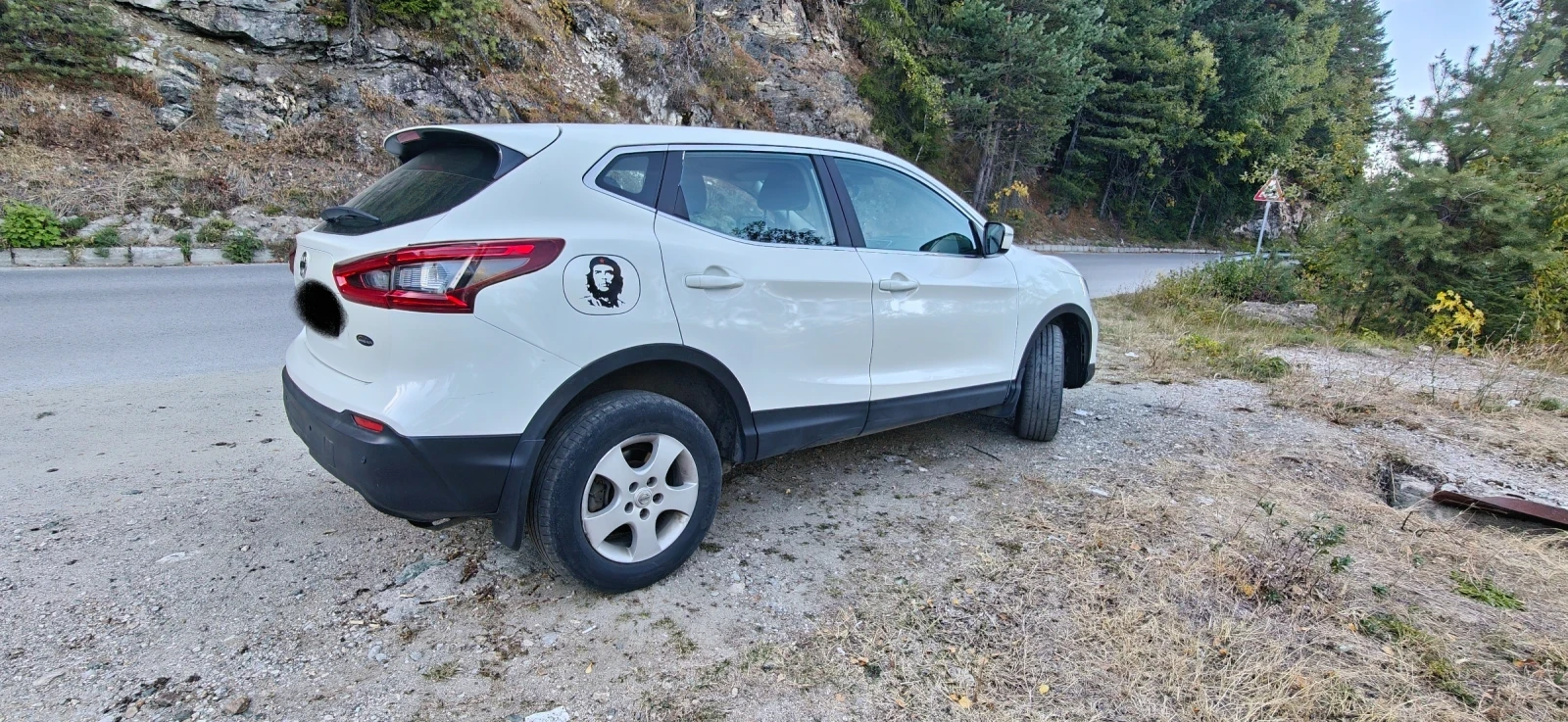 Nissan Qashqai 1.7 Diesel 4x4 Automatic, снимка 3 - Автомобили и джипове - 56340209