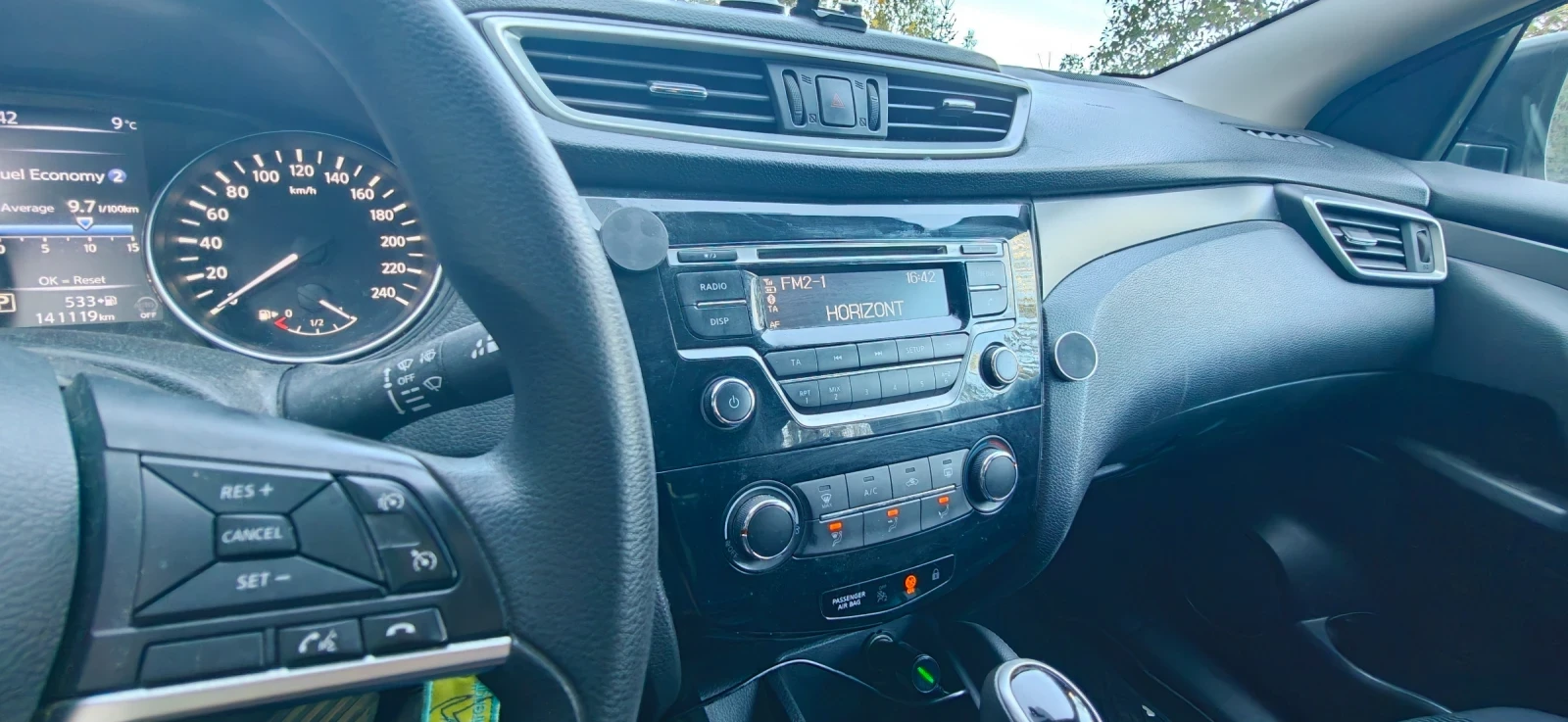 Nissan Qashqai 1.7 Diesel 4x4 Automatic, снимка 9 - Автомобили и джипове - 56340209