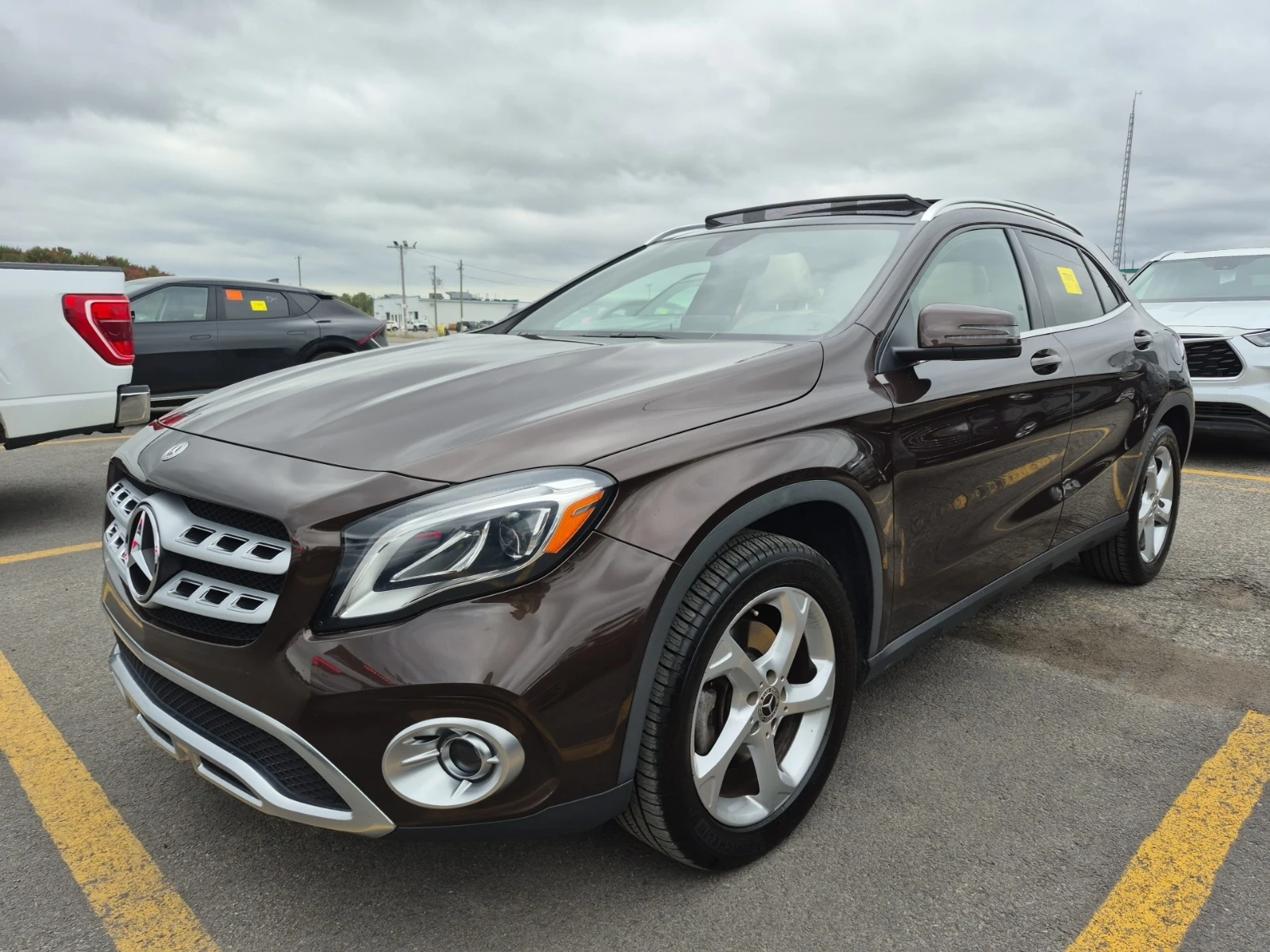 Mercedes-Benz GLA 250 4MATIC | Панорама | Кожен салон