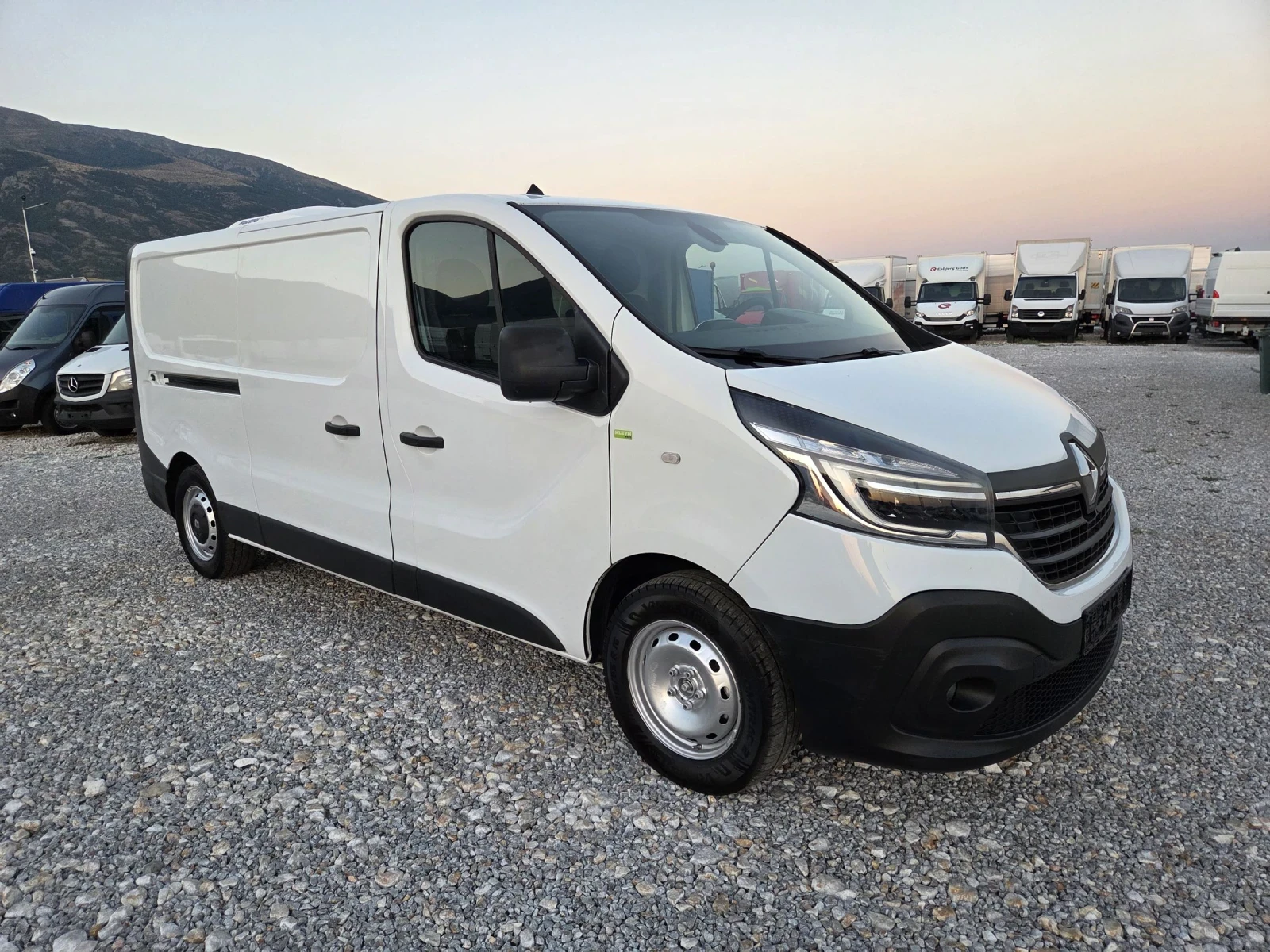 Renault Trafic DCI, ХЛАДИЛЕН, КЛИМАТИК, ЕВРО 6 - изображение 7