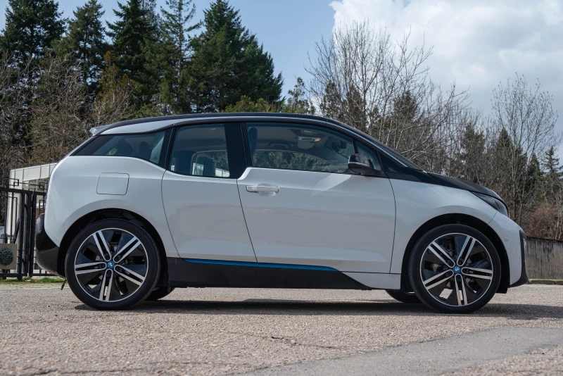 BMW i3 * * 120AH-Термопомпа-Голяма Навигация-Камера-LED* , снимка 3 - Автомобили и джипове - 49512510