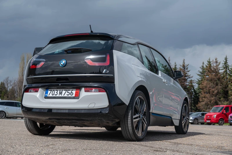 BMW i3 * * 120AH-Термопомпа-Голяма Навигация-Камера-LED* , снимка 4 - Автомобили и джипове - 49512510