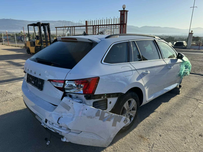 Skoda Superb 2.0 TDI, снимка 3 - Автомобили и джипове - 51807601