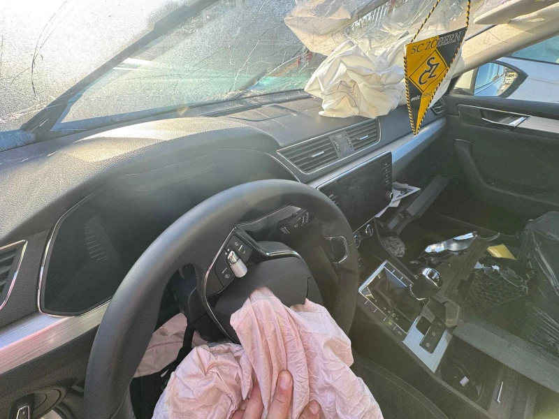 Skoda Superb 2.0 TDI, снимка 5 - Автомобили и джипове - 51807601