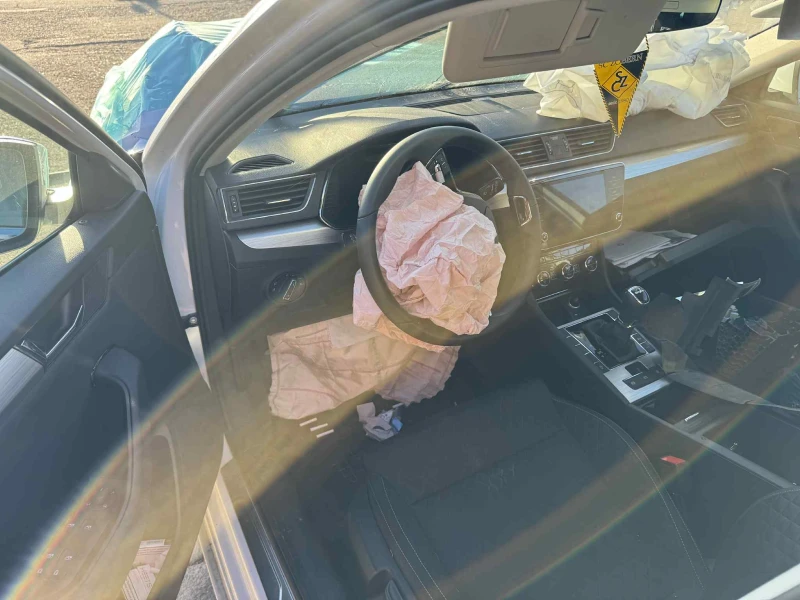 Skoda Superb 2.0 TDI, снимка 4 - Автомобили и джипове - 51807601