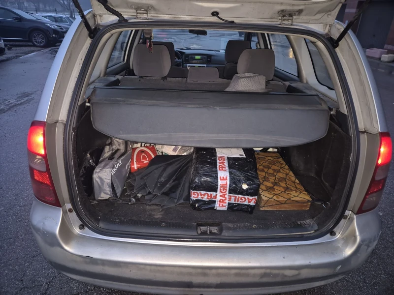 Toyota Corolla 2.0 D4D , снимка 9 - Автомобили и джипове - 53055618