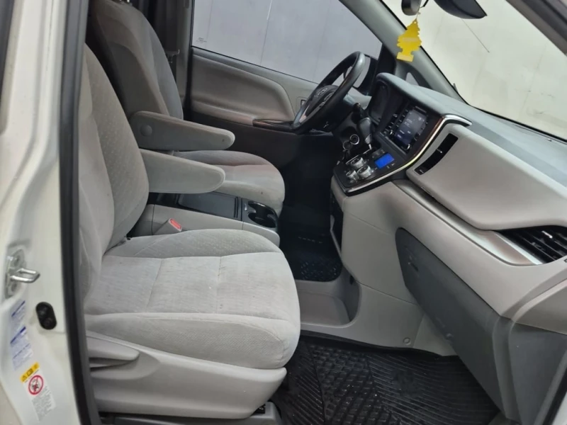 Toyota Sienna * LE * CARFAX * БЕЗ ПЪРВОНАЧАЛНА ВНОСКА, снимка 10 - Автомобили и джипове - 53095429