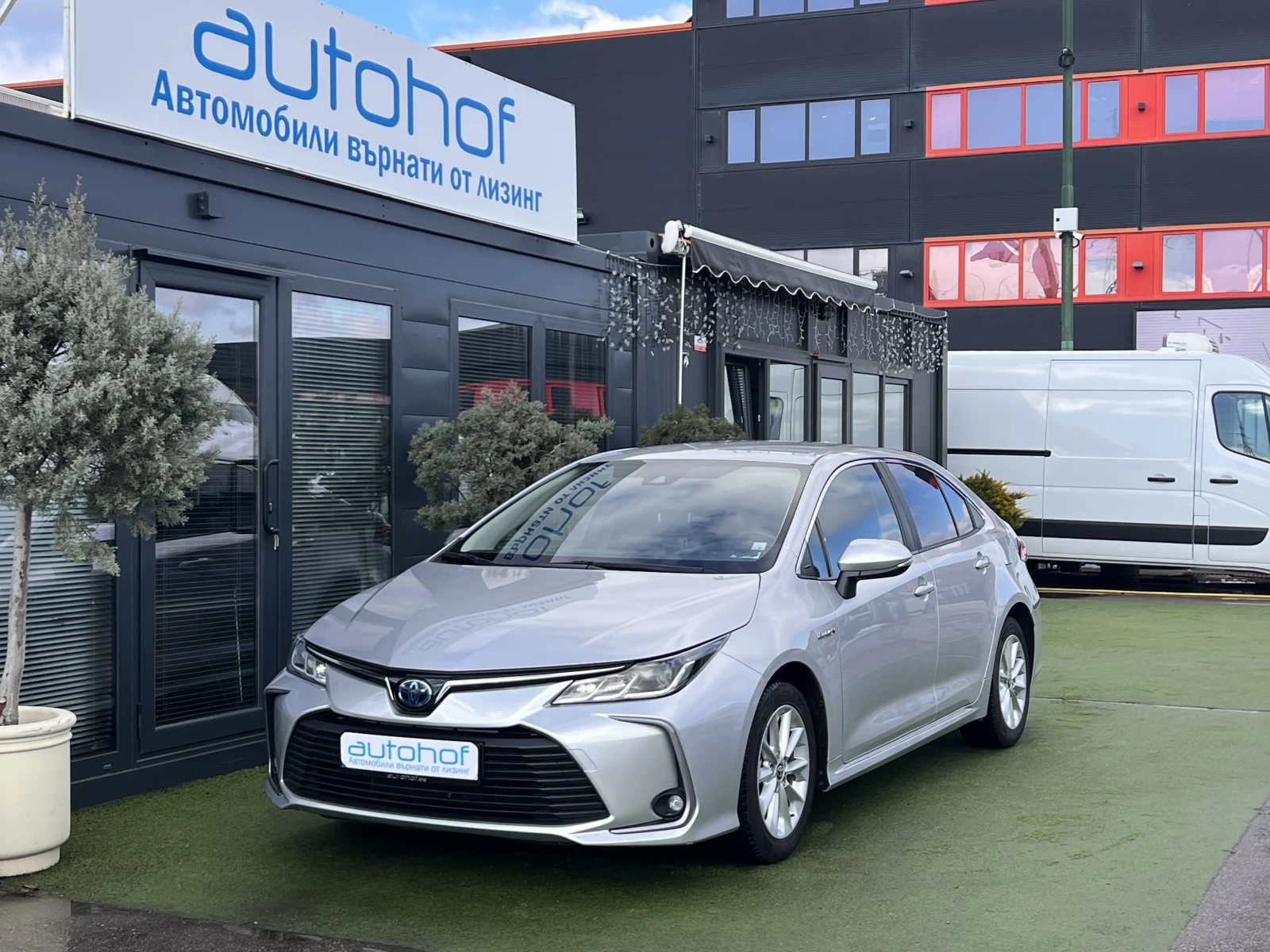 Toyota Corolla EXECUTIVE/1.8 HYBRID/122к.с./е-CVT/ГАРАНЦИЯ