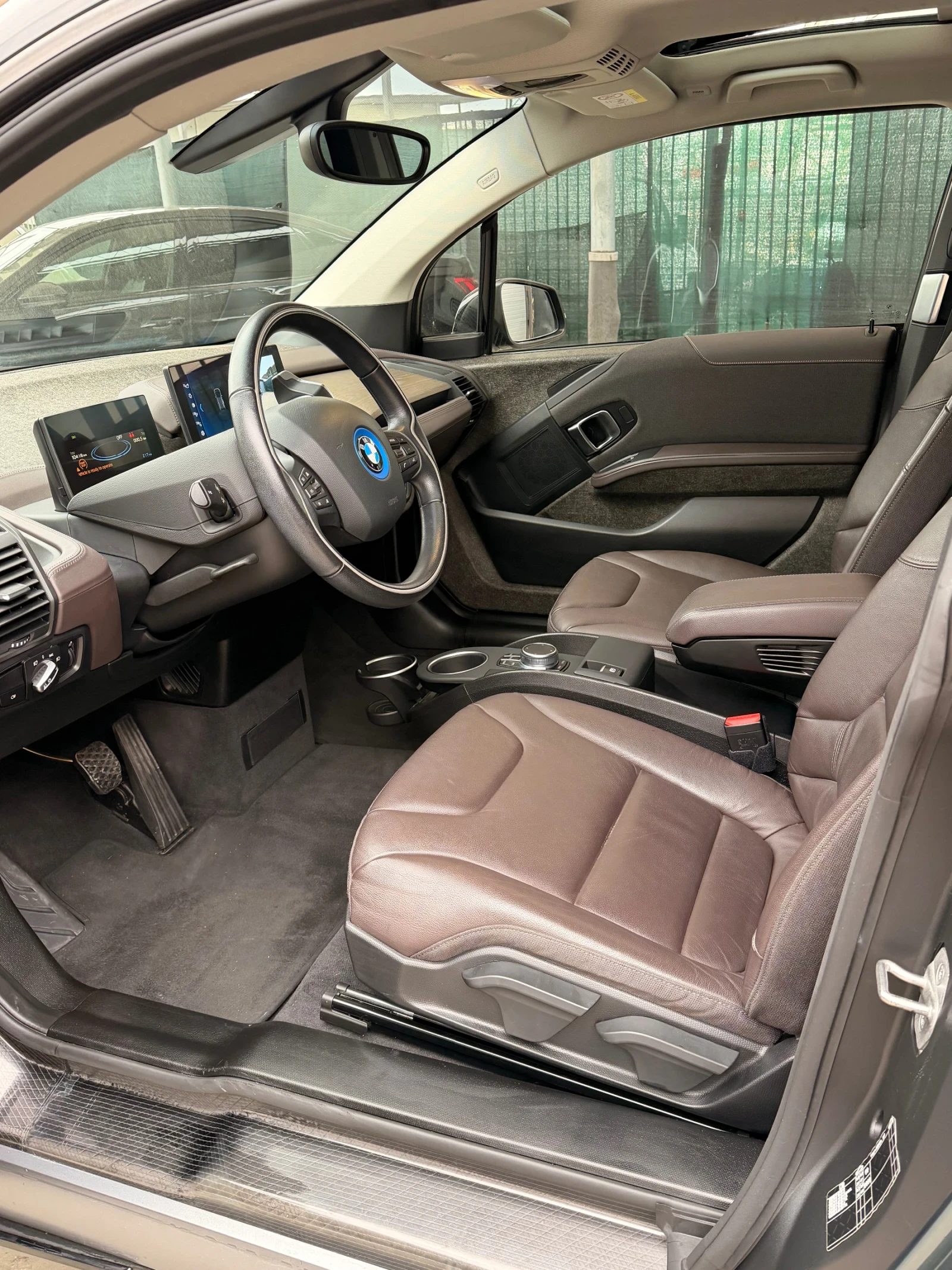 BMW i3 УНИКАТ* FULL* КОЖА* ШИБЕДАХ* ДИСТРОНИК* 20, снимка 5 - Автомобили и джипове - 53902591