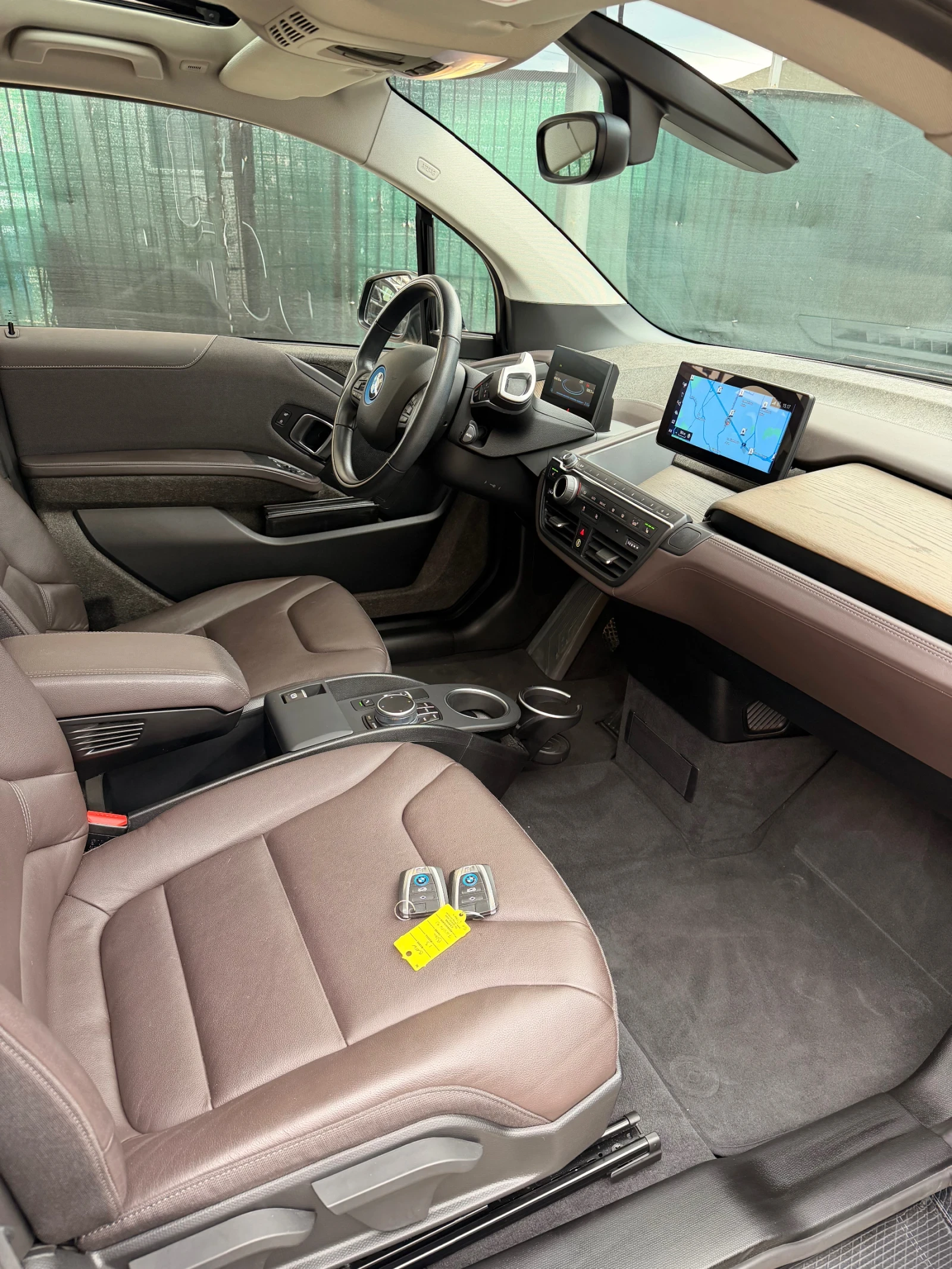 BMW i3 УНИКАТ* FULL* КОЖА* ШИБЕДАХ* ДИСТРОНИК* 20, снимка 14 - Автомобили и джипове - 53902591
