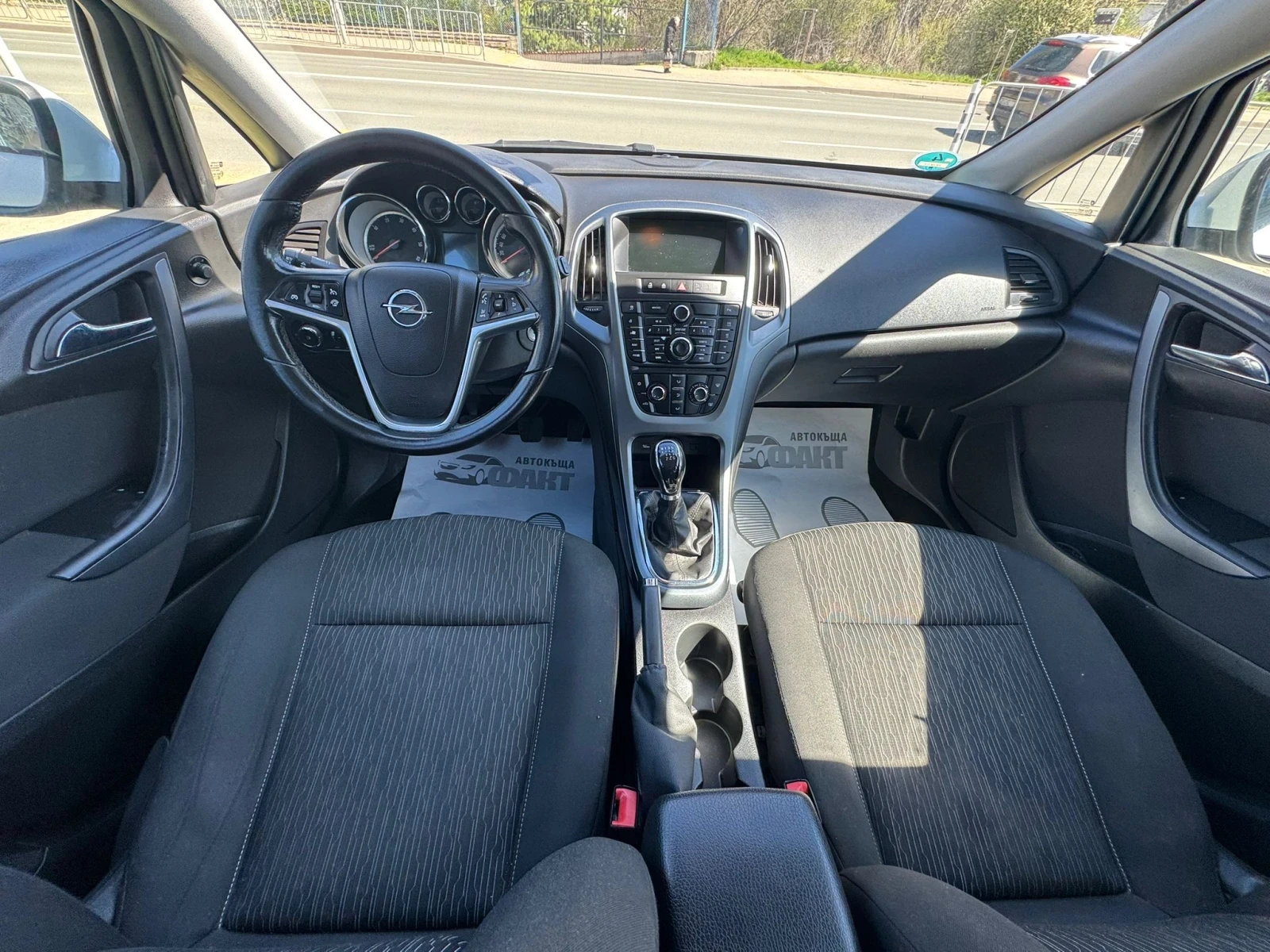 Opel Astra 1.6CDTi, снимка 11 - Автомобили и джипове - 54136207