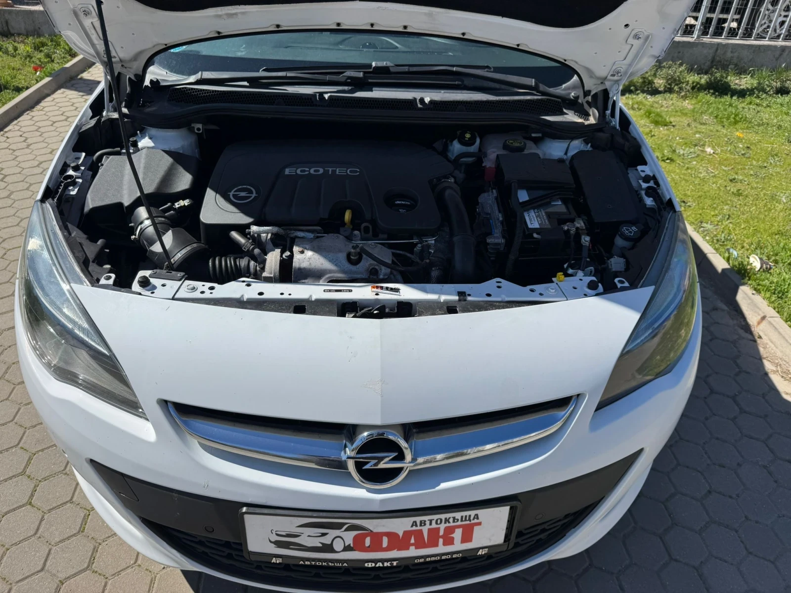 Opel Astra 1.6CDTi, снимка 15 - Автомобили и джипове - 54136207