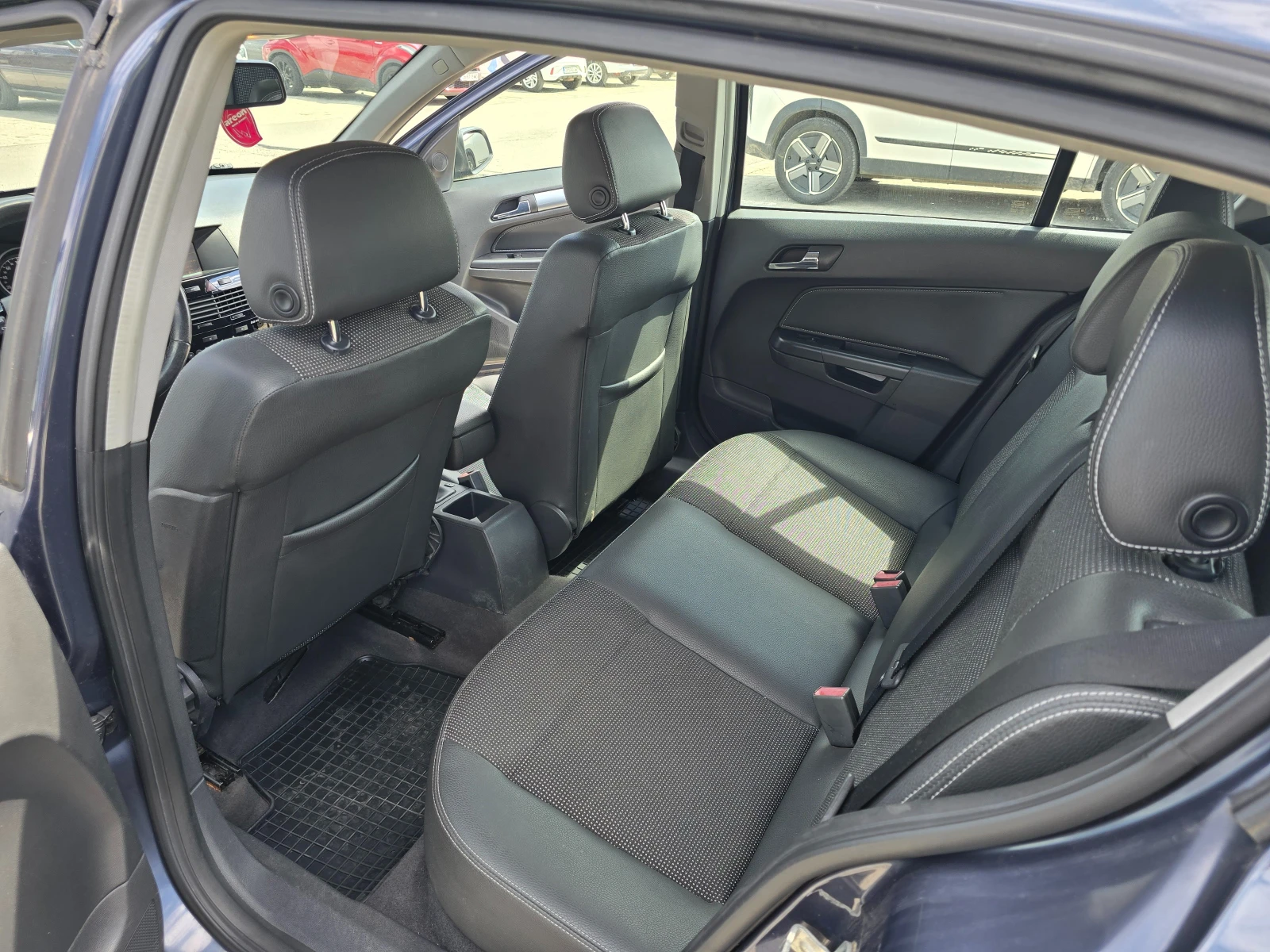 Opel Astra H, снимка 12 - Автомобили и джипове - 54363021