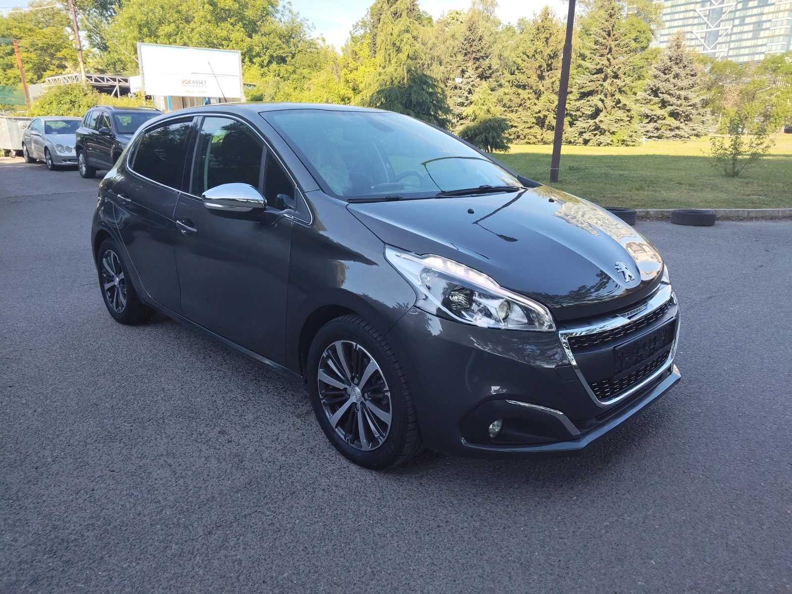 Peugeot 208 1, 2i 82ps ALLURE, снимка 2 - Автомобили и джипове - 55223730
