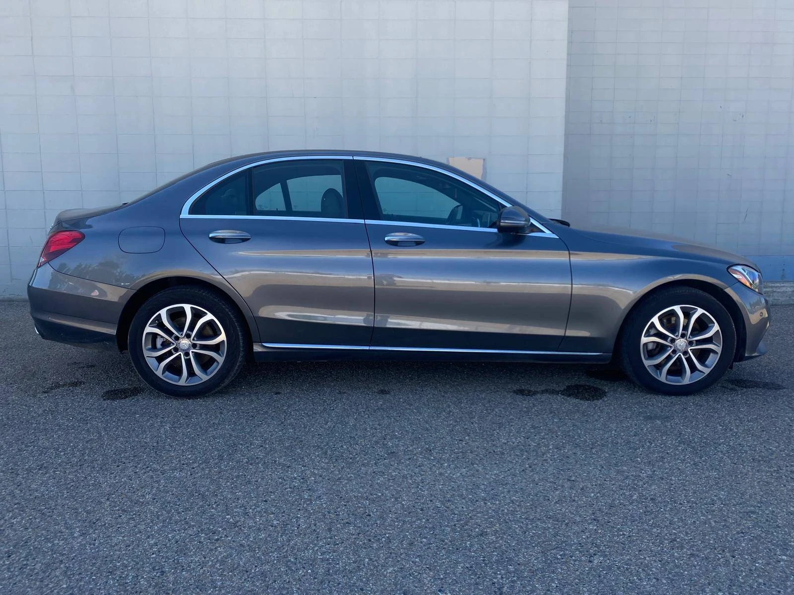 Mercedes-Benz C 300 ДВА КЛЮЧА / KEYLESS / ШИБИДАХ / CARFAX, снимка 2 - Автомобили и джипове - 55417330