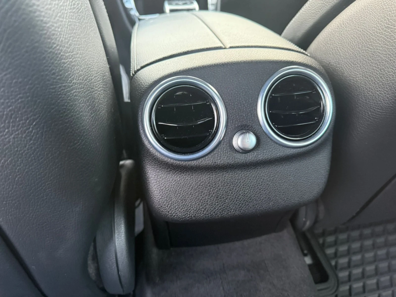 Mercedes-Benz C 300 ДВА КЛЮЧА / KEYLESS / ШИБИДАХ / CARFAX, снимка 9 - Автомобили и джипове - 55417330