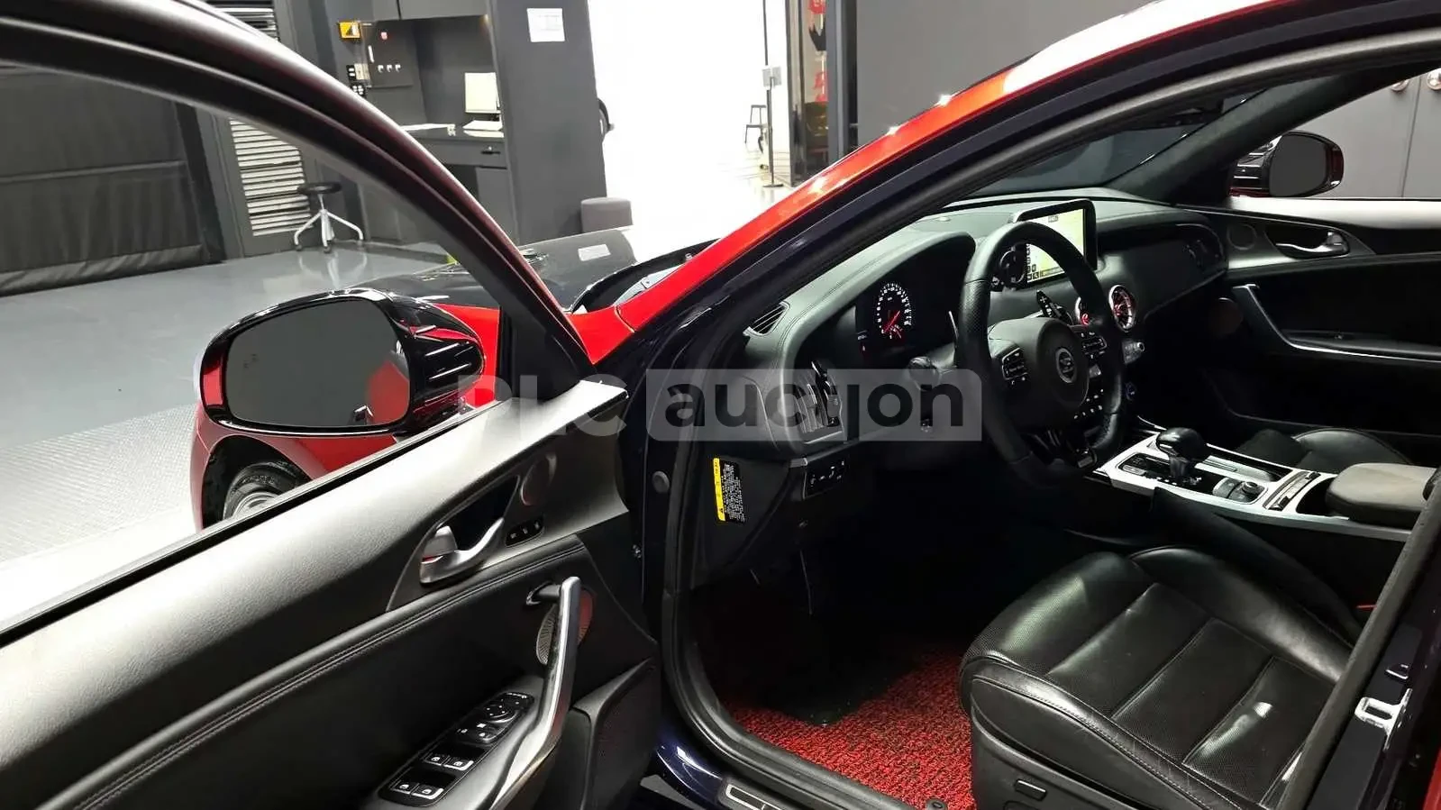 Kia Stinger GT 3.3| HUD| ОБДУХВАНЕ| PANO| DISS| 360, снимка 10 - Автомобили и джипове - 55537698