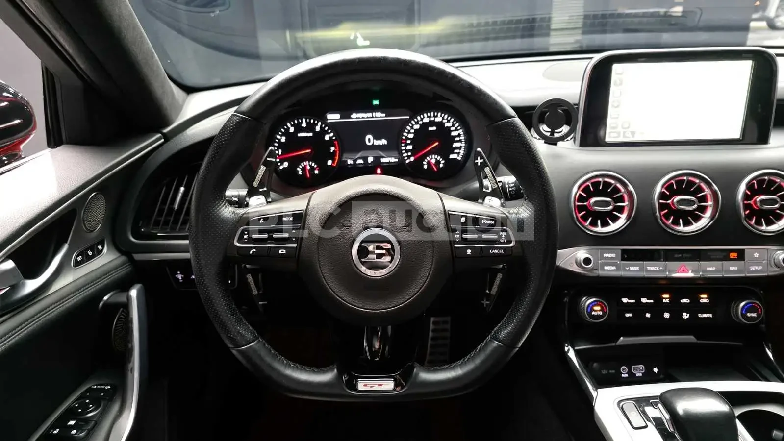 Kia Stinger GT 3.3| HUD| ОБДУХВАНЕ| PANO| DISS| 360, снимка 11 - Автомобили и джипове - 55537698