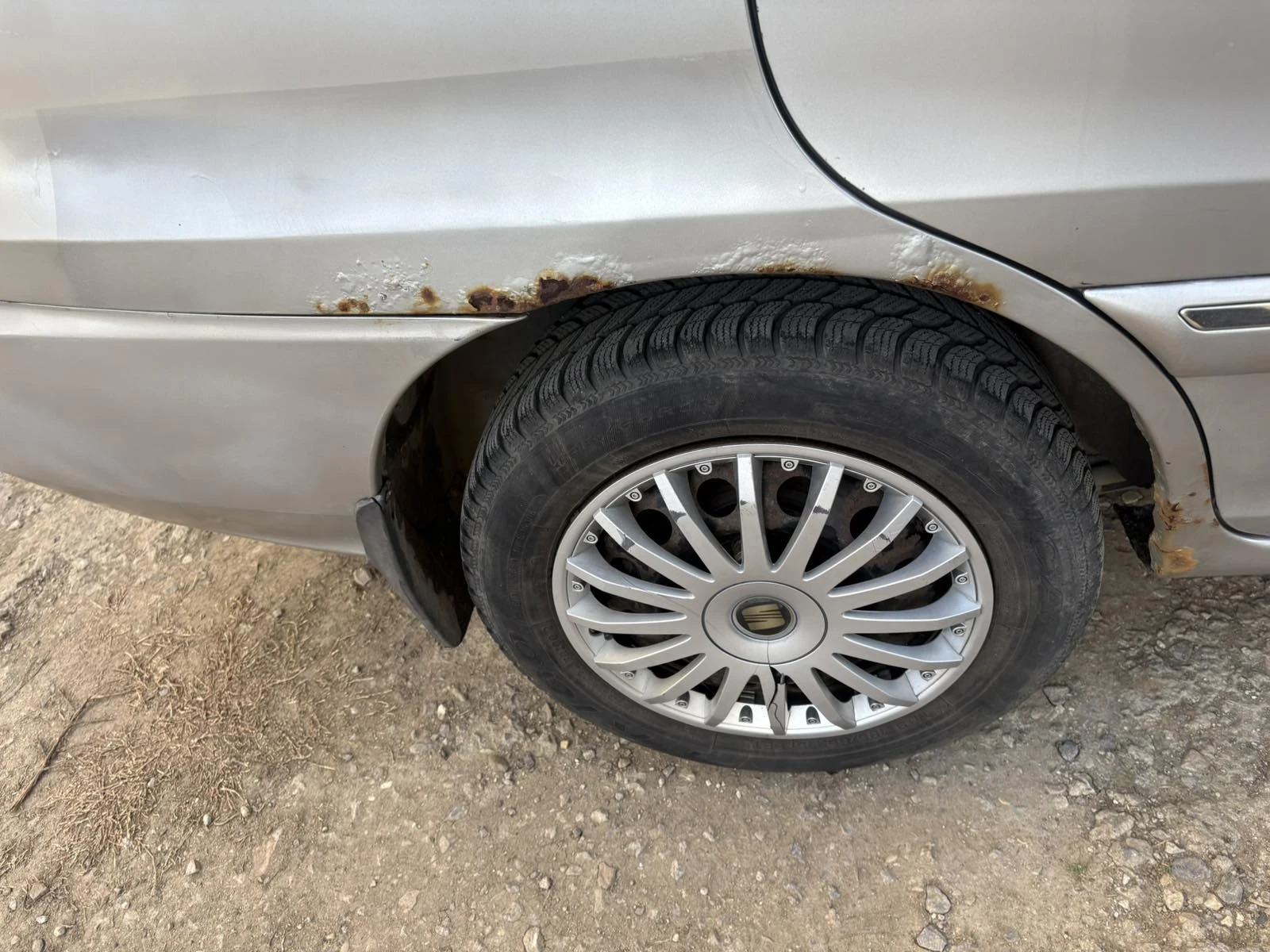 Kia Carens 1.9TDI, снимка 5 - Автомобили и джипове - 56220952