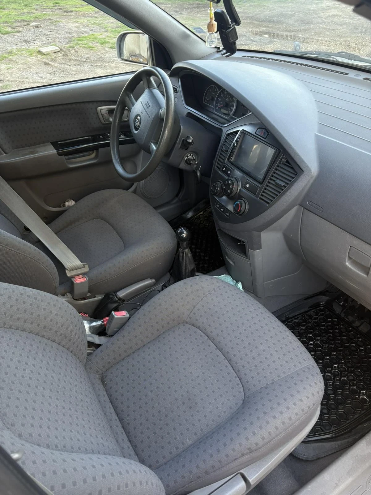 Kia Carens 1.9TDI, снимка 9 - Автомобили и джипове - 56220952