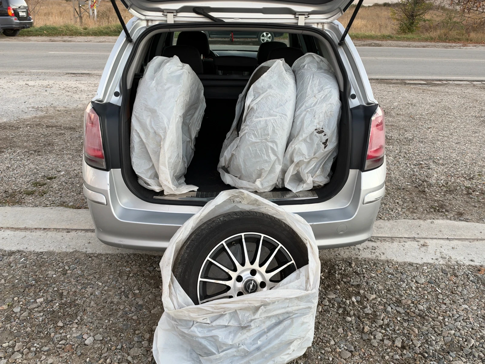 Opel Astra 1.9CDTI , снимка 13 - Автомобили и джипове - 56629194