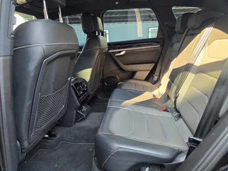 VW Touareg 3.0 TDI R-Line, снимка 14 - Автомобили и джипове - 54785319