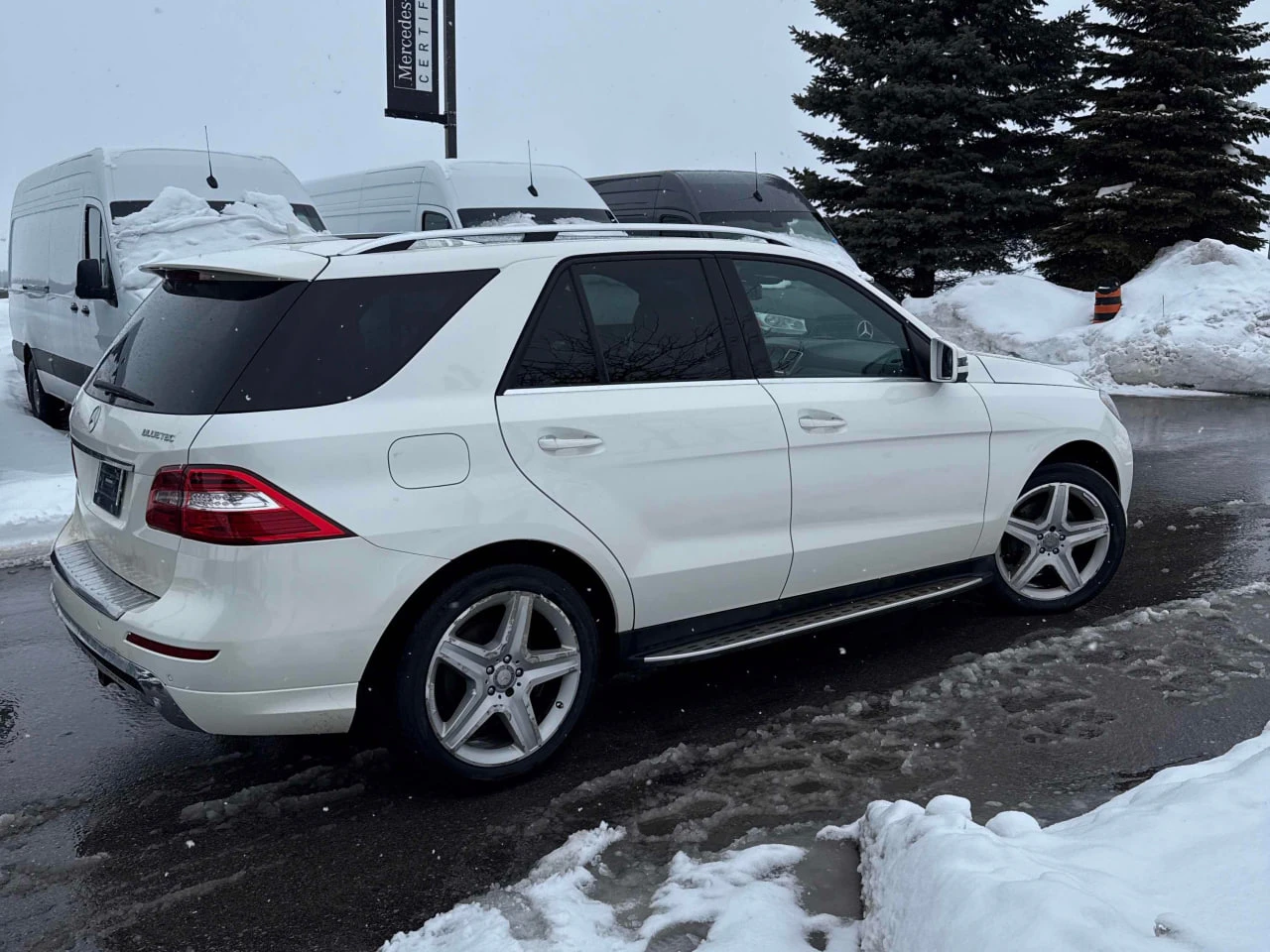 Mercedes-Benz ML 350 4MATIC * 360 КАМЕРА* ПРЕДСТАВИТЕЛСТВО НА MERCEDES* - изображение 3