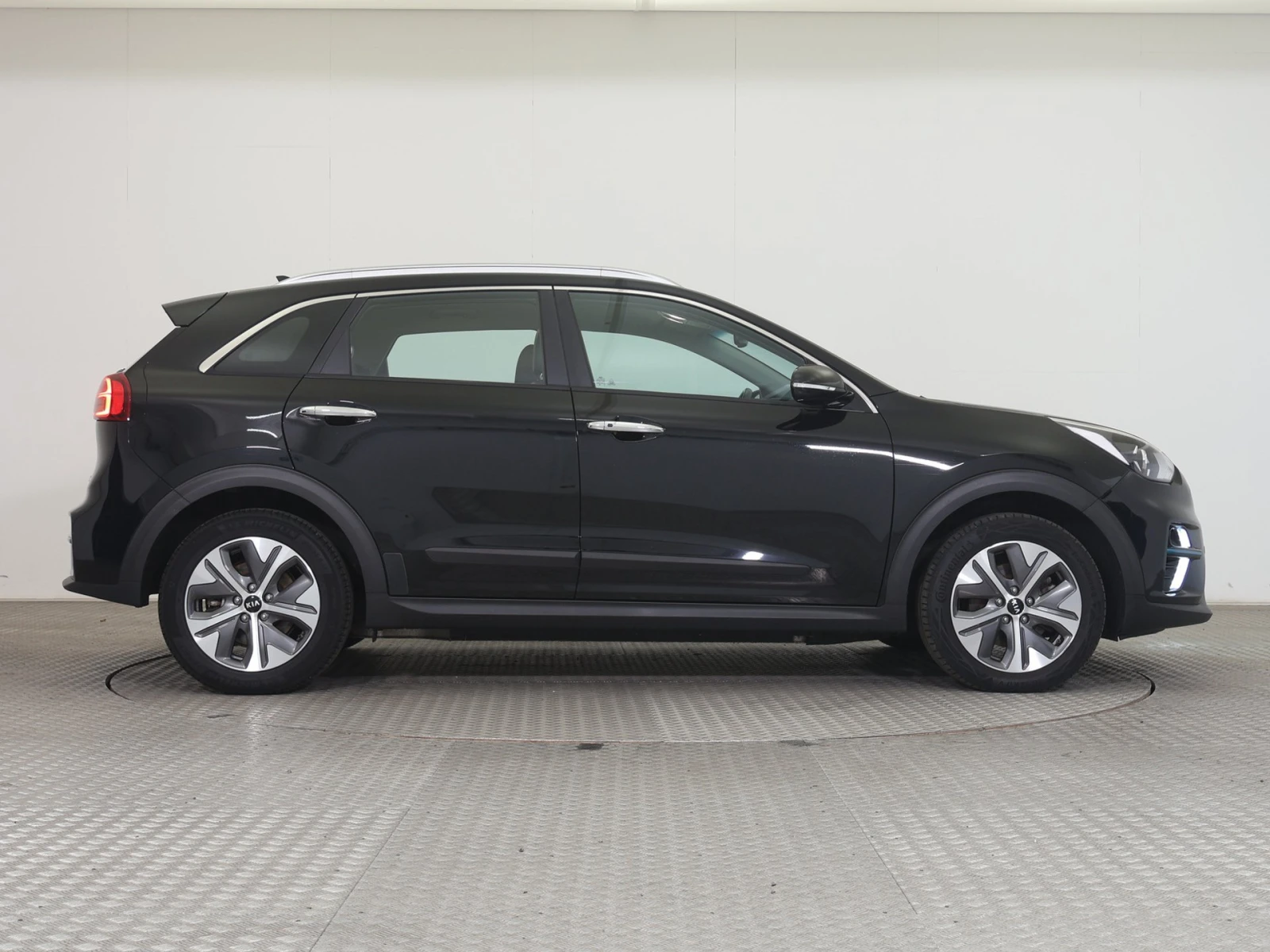 Kia Niro 65 kWh DynamicLine, снимка 6 - Автомобили и джипове - 53871704