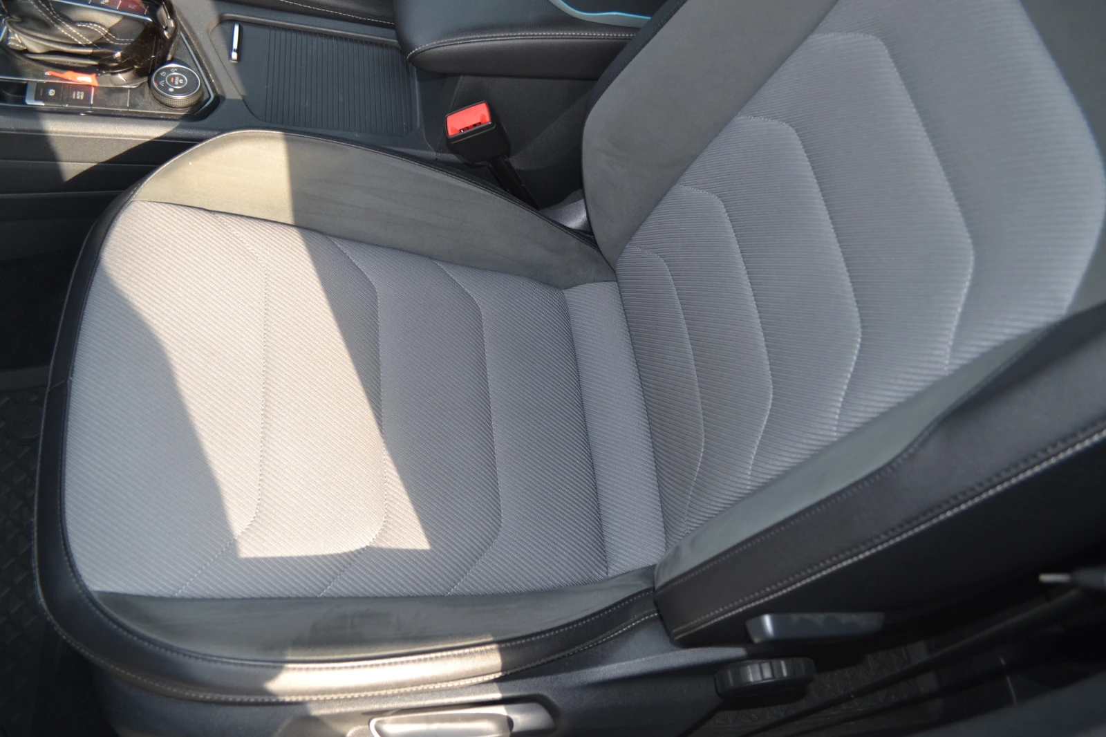 VW Tiguan 2.0TDI R-line 7DSG, снимка 15 - Автомобили и джипове - 54658694