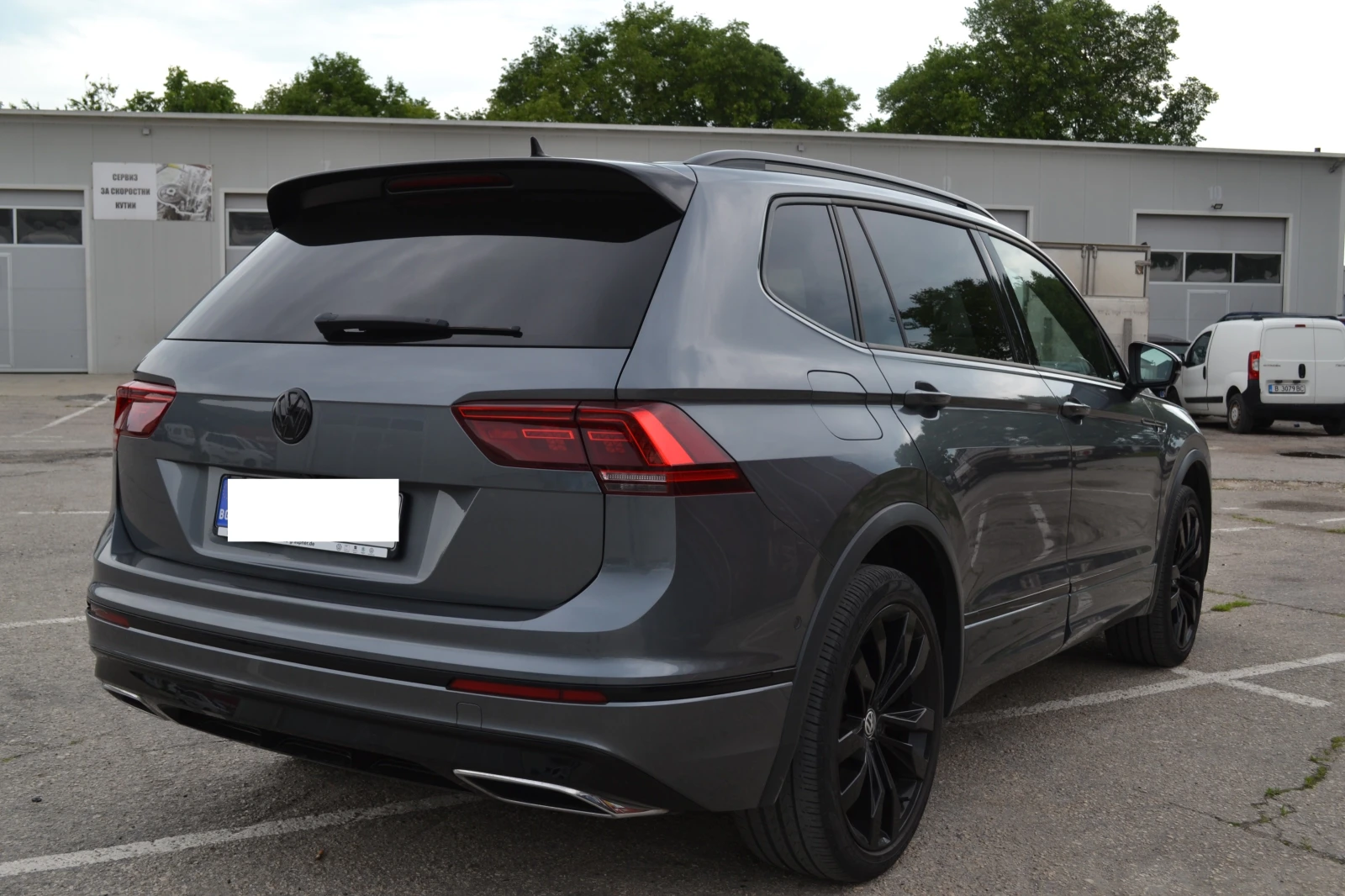 VW Tiguan 2.0TDI R-line 7DSG, снимка 5 - Автомобили и джипове - 54658694