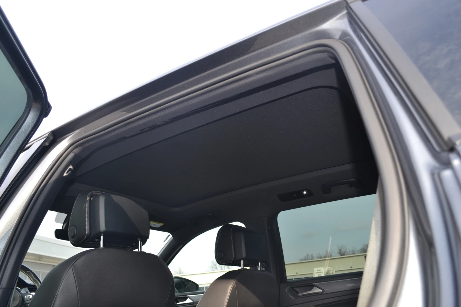 VW Tiguan 2.0TDI R-line 7DSG, снимка 10 - Автомобили и джипове - 54658694