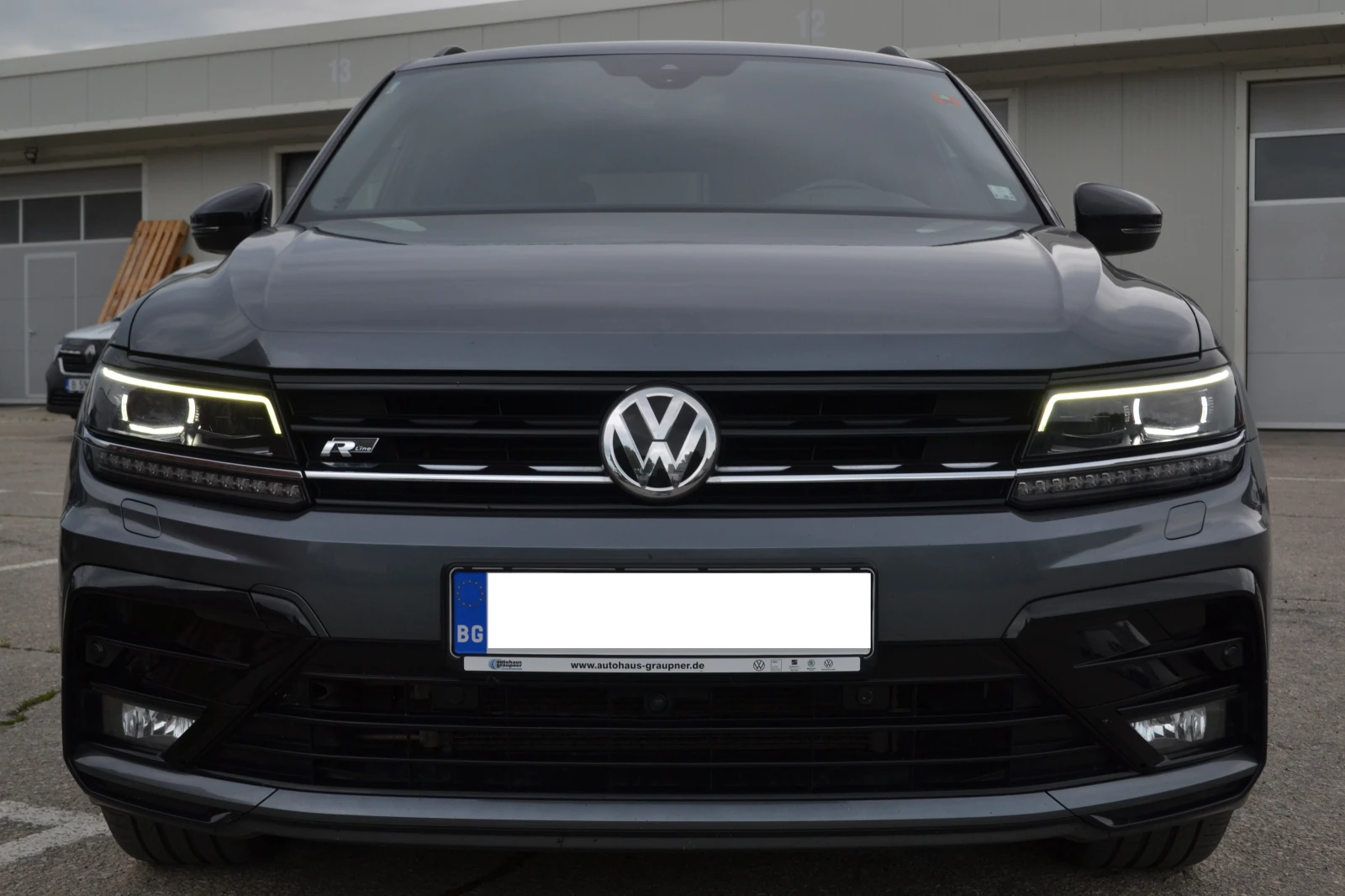 VW Tiguan 2.0TDI R-line 7DSG, снимка 2 - Автомобили и джипове - 54658694