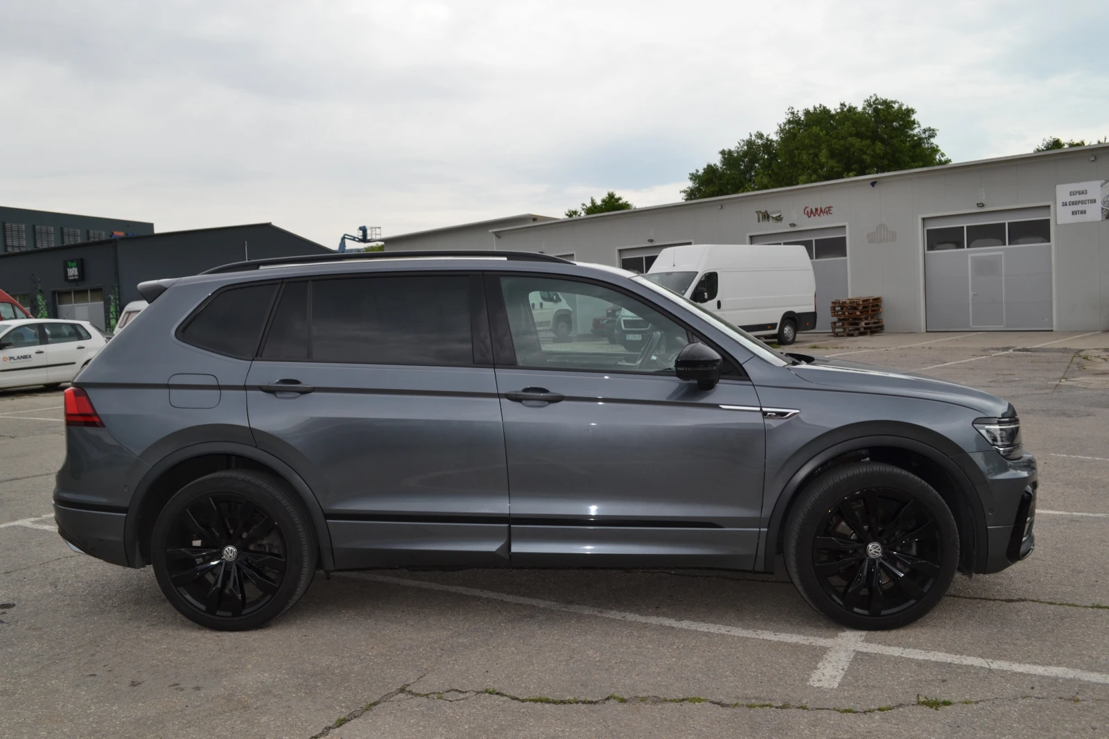 VW Tiguan 2.0TDI R-line 7DSG, снимка 4 - Автомобили и джипове - 54658694