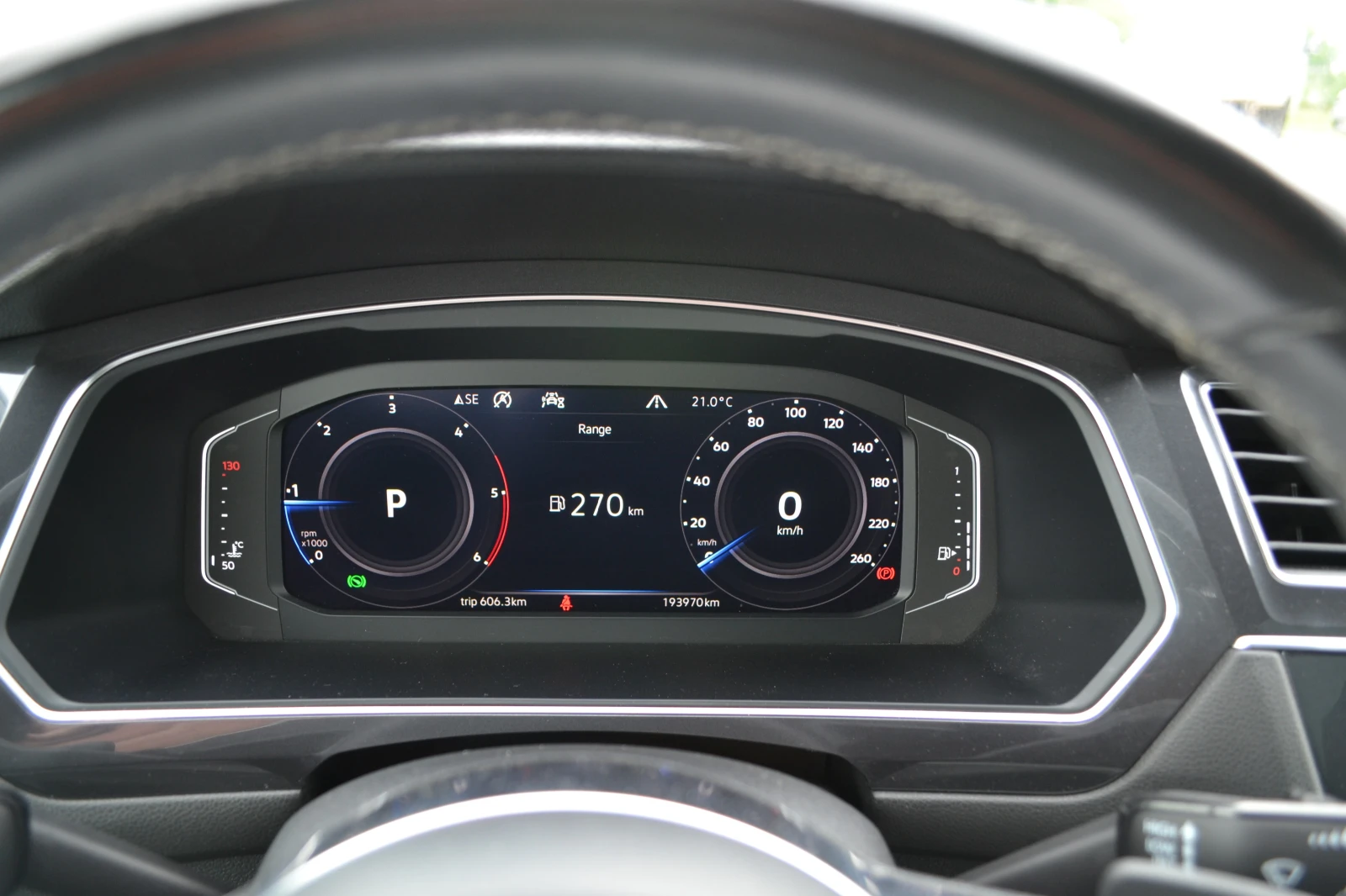 VW Tiguan 2.0TDI R-line 7DSG, снимка 7 - Автомобили и джипове - 54658694