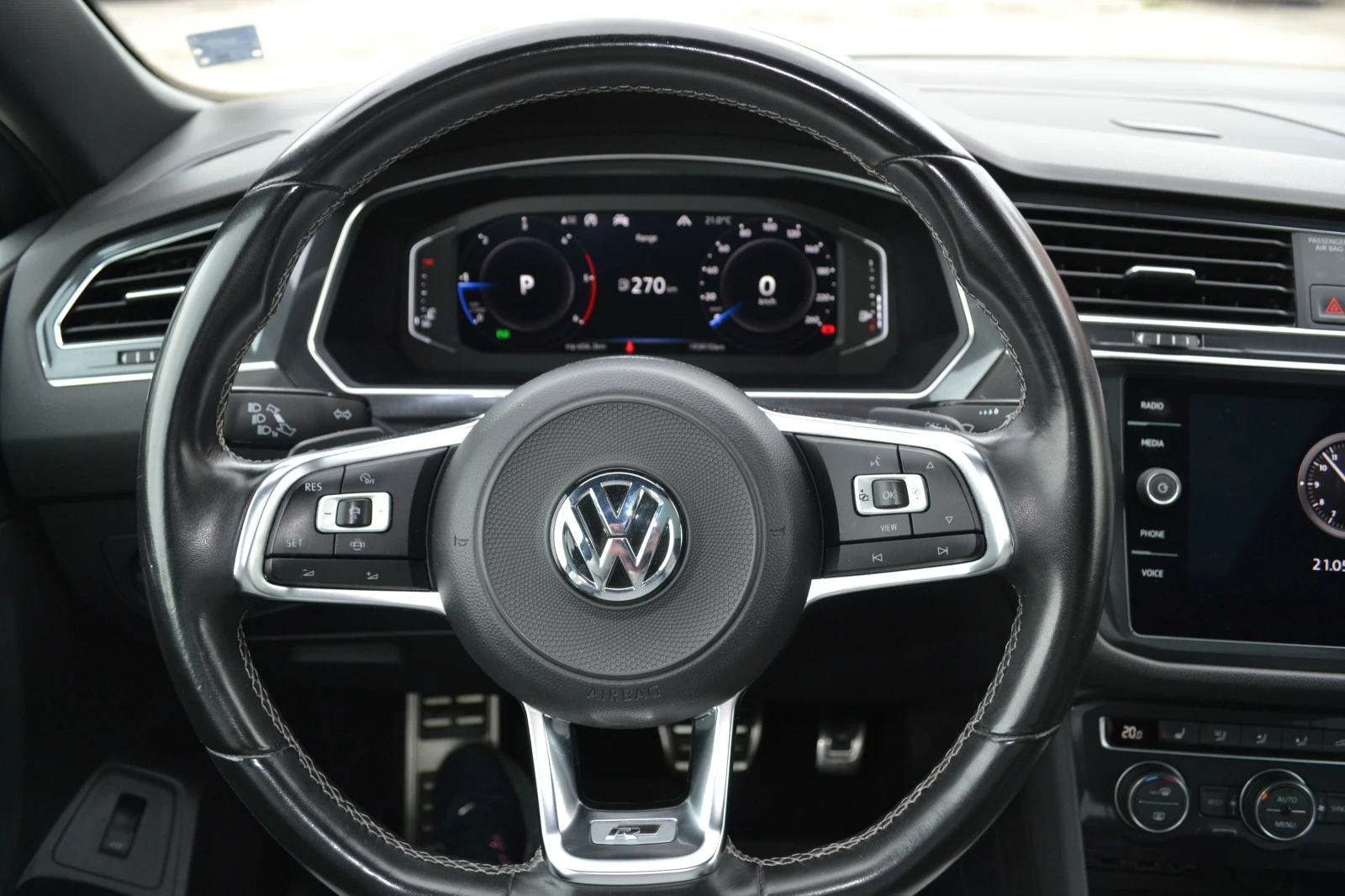 VW Tiguan 2.0TDI R-line 7DSG, снимка 14 - Автомобили и джипове - 54658694