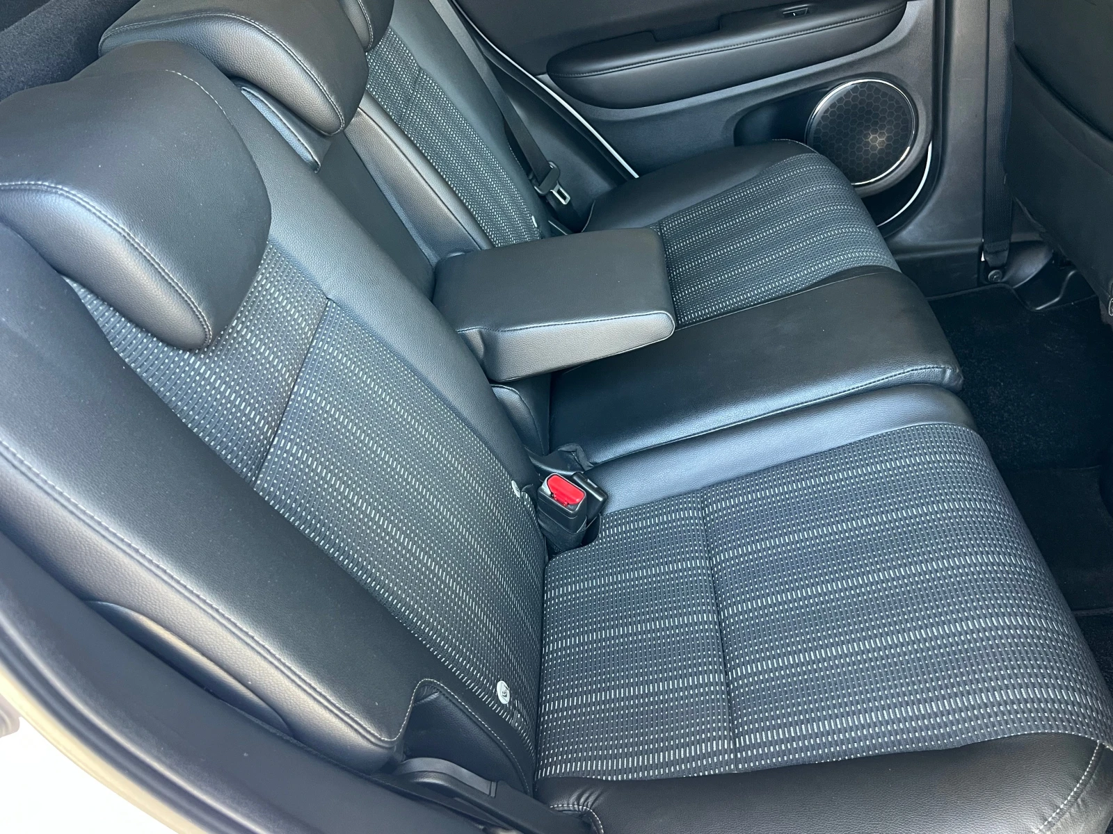 Honda Hr-v 1.5I-VTEC, EXECUTIVE, FULL-KATO HOBA!!!, снимка 15 - Автомобили и джипове - 55531876