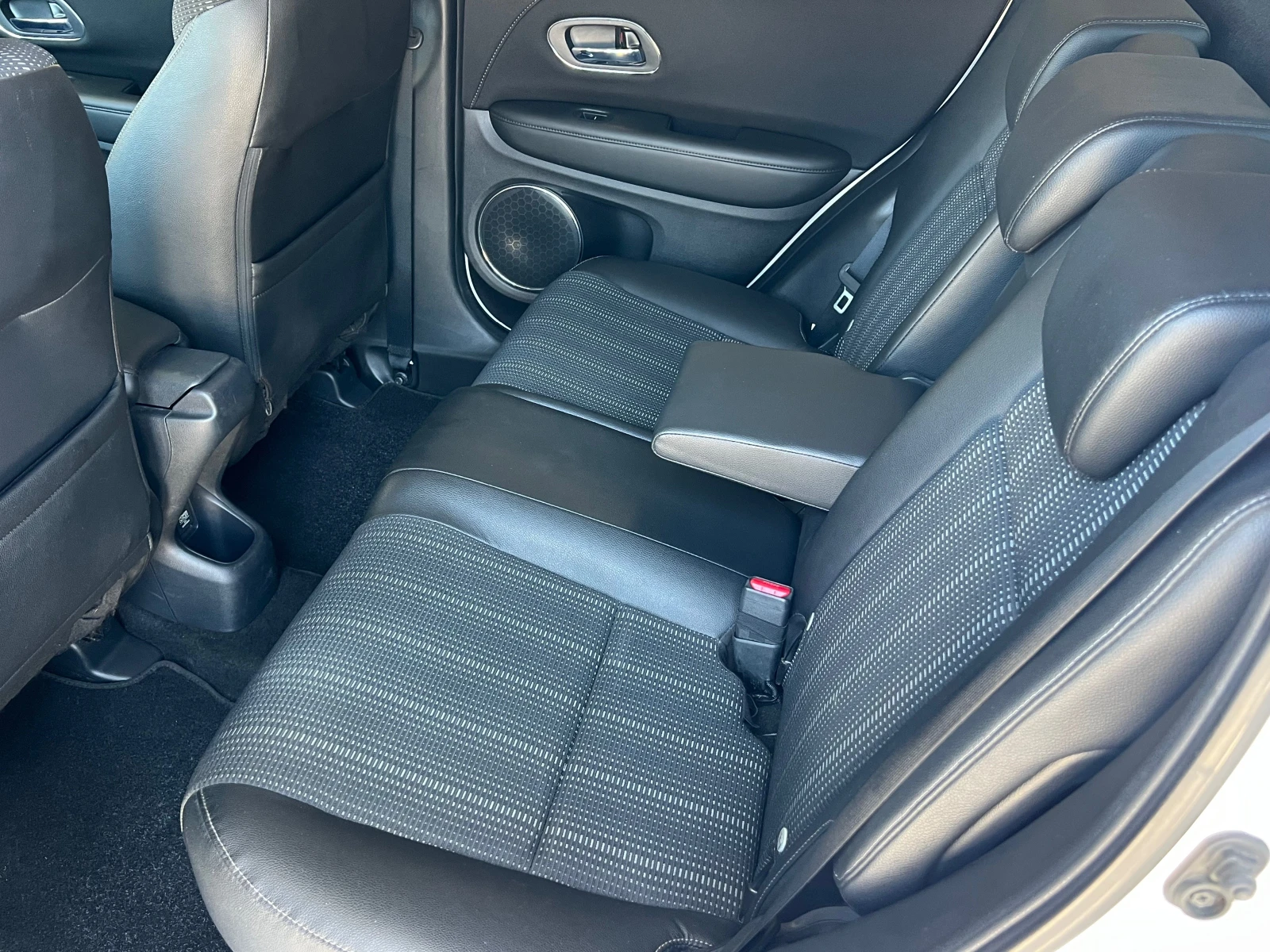 Honda Hr-v 1.5I-VTEC, EXECUTIVE, FULL-KATO HOBA!!!, снимка 14 - Автомобили и джипове - 55531876