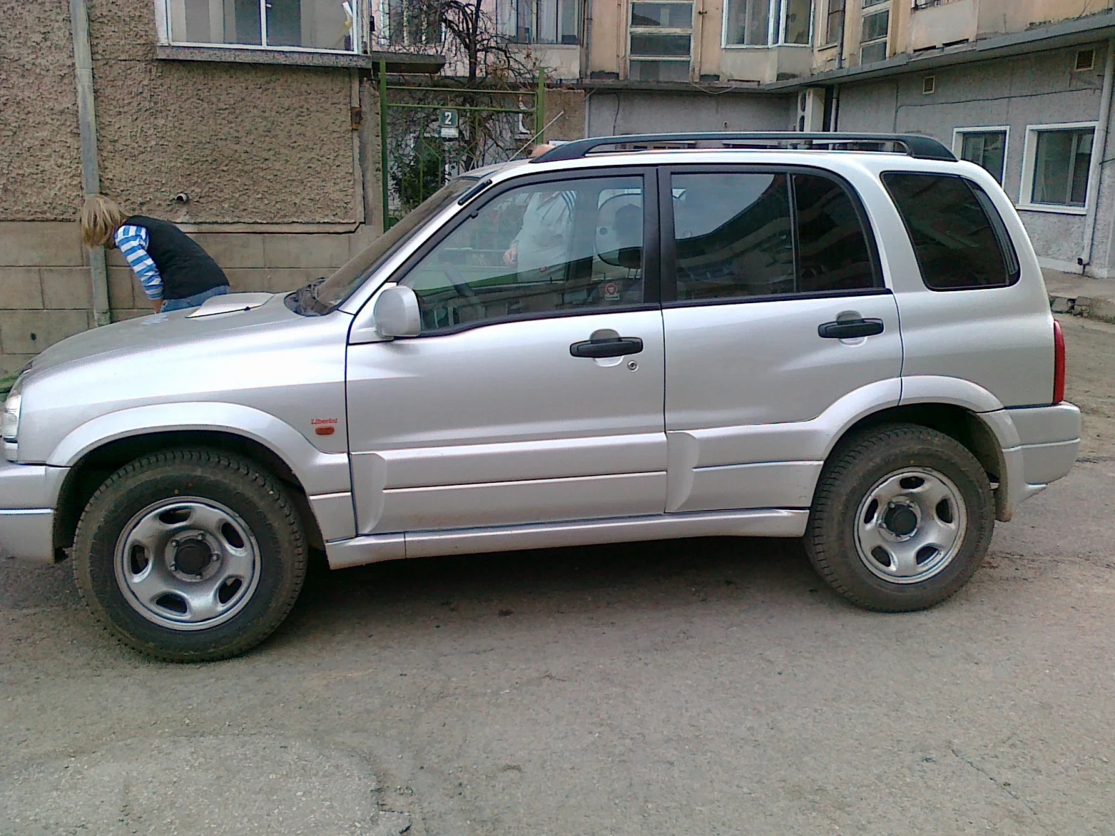 Suzuki Grand vitara 5 врати, снимка 8 - Автомобили и джипове - 55739219