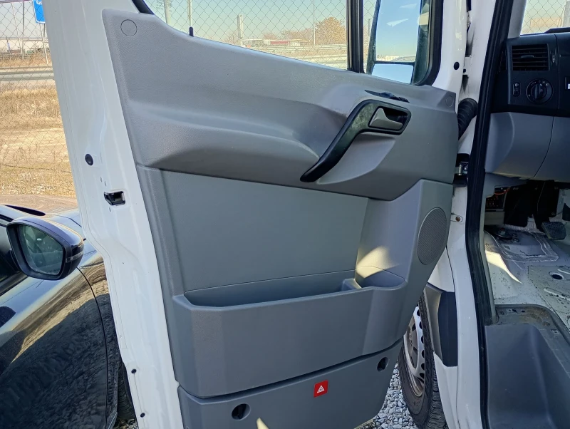 VW Crafter, снимка 7 - Бусове и автобуси - 48614010