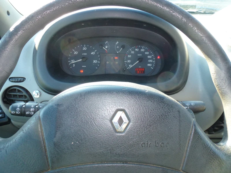 Renault Master 2.5 DCI, снимка 8 - Бусове и автобуси - 48625888