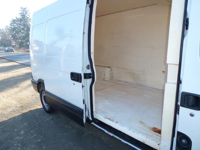 Renault Master 2.5 DCI, снимка 13 - Бусове и автобуси - 48625888