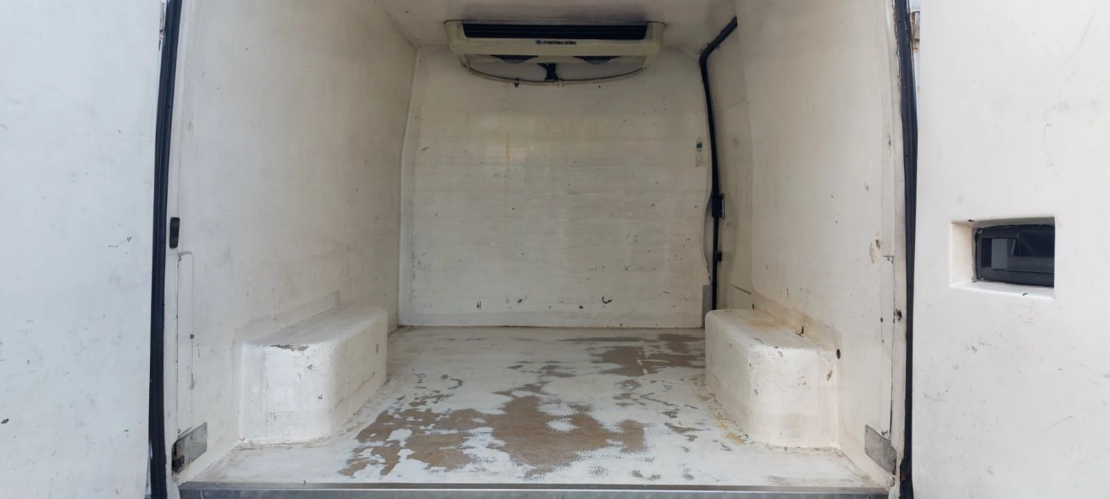 Mercedes-Benz 208  - изображение 8