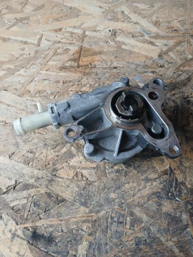 1465084 18R Вакум помпа Renault Master 2.3dci, снимка 1