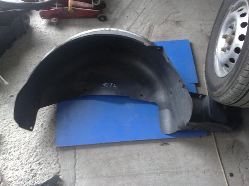 подкалник заден ляв за Пежо 407 седан (с)