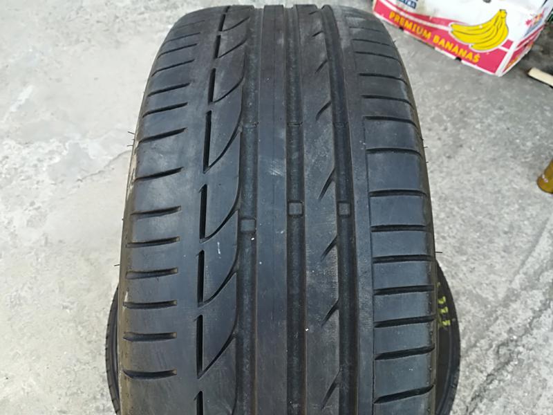 Гуми Летни 235/45R19, снимка 1 - Гуми и джанти - 21495720