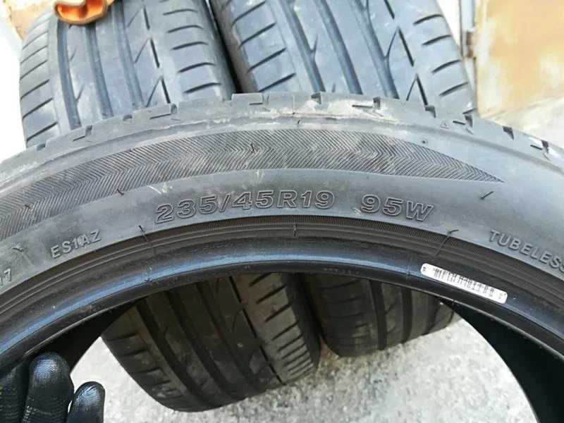 Гуми Летни 235/45R19, снимка 5 - Гуми и джанти - 21495720