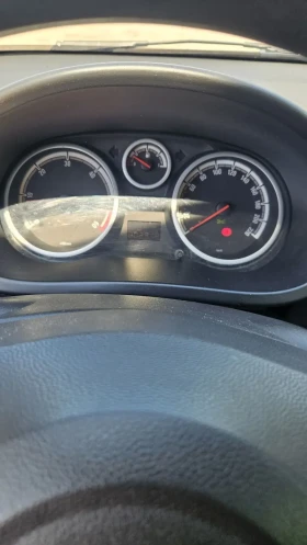 Opel Corsa 1.3 D m-jet klima , снимка 9