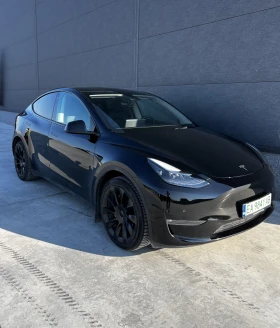 ������ Tesla Model Y