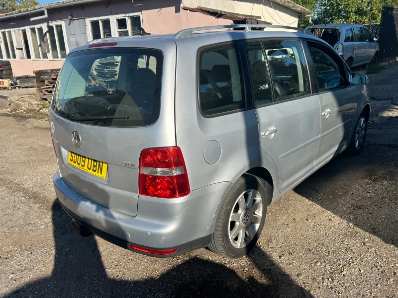 VW Touran 1.9TDI 105кс BXE 6ck. NAVI, снимка 6 - Автомобили и джипове - 47224332