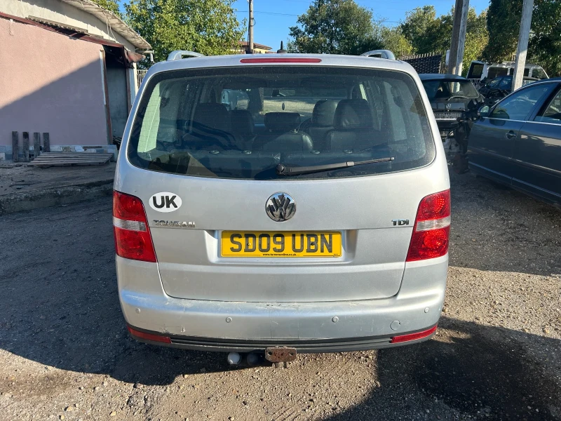 VW Touran 1.9TDI 105кс BXE 6ck. NAVI, снимка 5 - Автомобили и джипове - 47224332